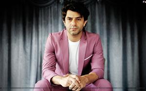 Dashing Arjun Mathur in pink blazer